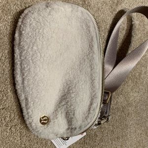 Lululemon Sherpa belt bag
